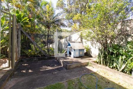 Casa à venda com 256m², 4 quartos e 18 vagas Casa à venda com 256m², 4 quartos e 18 vagasÁrea comum