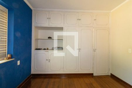 Casa à venda com 256m², 4 quartos e 18 vagas Casa à venda com 256m², 4 quartos e 18 vagasQuarto 4