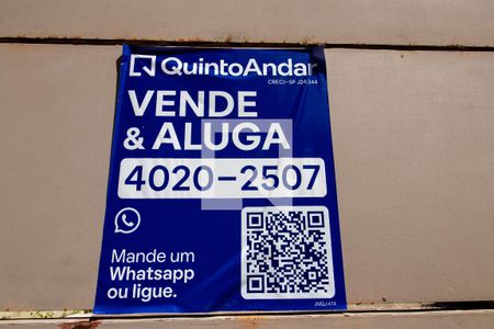 Casa à venda com 256m², 4 quartos e 18 vagas Casa à venda com 256m², 4 quartos e 18 vagasPlaca
