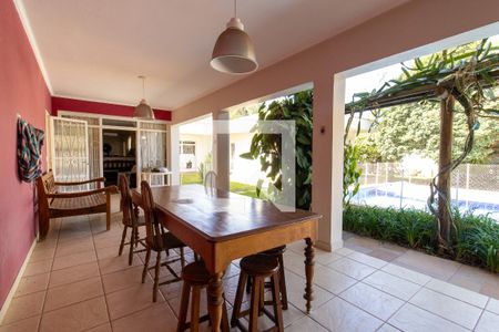 Casa à venda com 256m², 4 quartos e 18 vagas Casa à venda com 256m², 4 quartos e 18 vagasÁrea comum