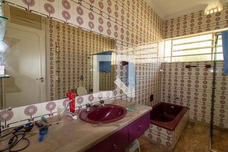 Casa à venda com 256m², 4 quartos e 18 vagas Casa à venda com 256m², 4 quartos e 18 vagasBanheiro do Quarto 4