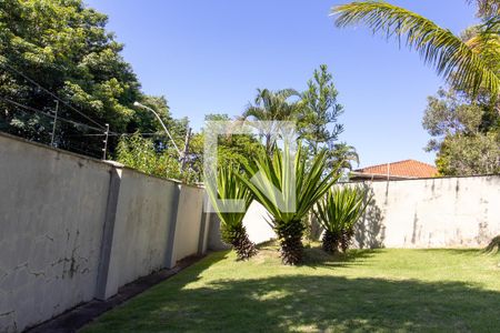Casa à venda com 256m², 4 quartos e 18 vagas Casa à venda com 256m², 4 quartos e 18 vagasÁrea comum
