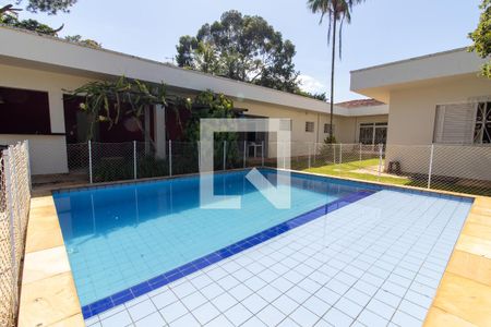 Casa à venda com 256m², 4 quartos e 18 vagas Casa à venda com 256m², 4 quartos e 18 vagasÁrea comum