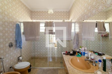 Casa à venda com 256m², 4 quartos e 18 vagas Casa à venda com 256m², 4 quartos e 18 vagasBanheiro do Quarto