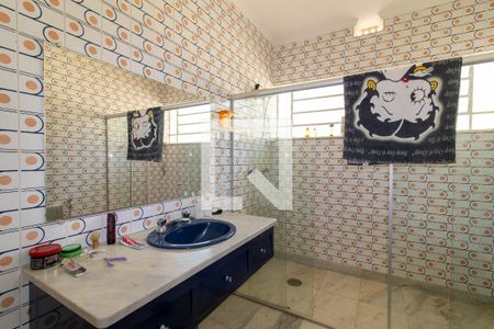 Casa à venda com 256m², 4 quartos e 18 vagas Casa à venda com 256m², 4 quartos e 18 vagasBanheiro do Quarto 4