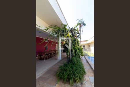 Casa à venda com 256m², 4 quartos e 18 vagas Casa à venda com 256m², 4 quartos e 18 vagasÁrea comum