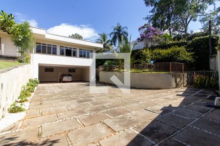 Casa à venda com 256m², 4 quartos e 18 vagas Casa à venda com 256m², 4 quartos e 18 vagasÁrea comum