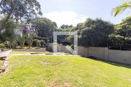 Casa à venda com 256m², 4 quartos e 18 vagas Casa à venda com 256m², 4 quartos e 18 vagasÁrea comum