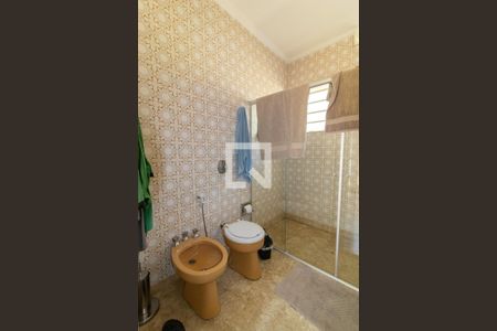 Casa à venda com 256m², 4 quartos e 18 vagas Casa à venda com 256m², 4 quartos e 18 vagasBanheiro do Quarto