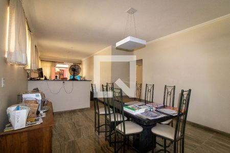 Casa à venda com 256m², 4 quartos e 18 vagas Casa à venda com 256m², 4 quartos e 18 vagasSala de Jantar