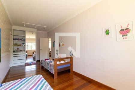 Casa à venda com 256m², 4 quartos e 18 vagas Casa à venda com 256m², 4 quartos e 18 vagasQuarto 2