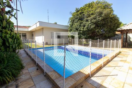 Casa à venda com 256m², 4 quartos e 18 vagas Casa à venda com 256m², 4 quartos e 18 vagasÁrea comum
