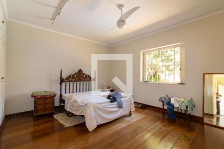 Casa à venda com 256m², 4 quartos e 18 vagas Casa à venda com 256m², 4 quartos e 18 vagasQuarto