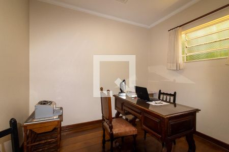 Casa à venda com 256m², 4 quartos e 18 vagas Casa à venda com 256m², 4 quartos e 18 vagasEscritório