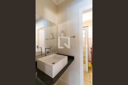 Casa à venda com 256m², 4 quartos e 18 vagas Casa à venda com 256m², 4 quartos e 18 vagasBanheiro