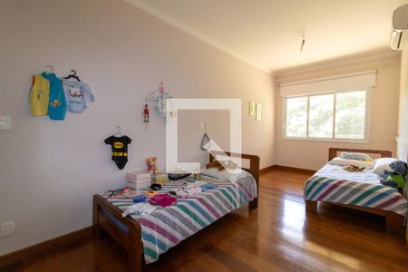 Casa à venda com 256m², 4 quartos e 18 vagas Casa à venda com 256m², 4 quartos e 18 vagasQuarto 2