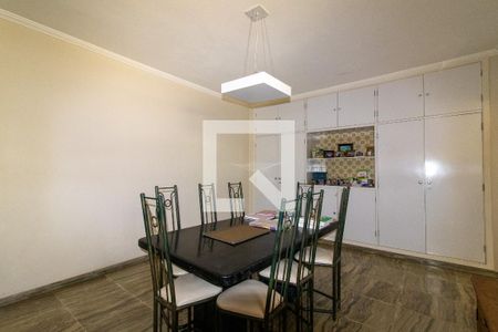 Casa à venda com 256m², 4 quartos e 18 vagas Casa à venda com 256m², 4 quartos e 18 vagasSala de Jantar
