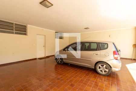 Casa à venda com 256m², 4 quartos e 18 vagas Casa à venda com 256m², 4 quartos e 18 vagasÁrea comum