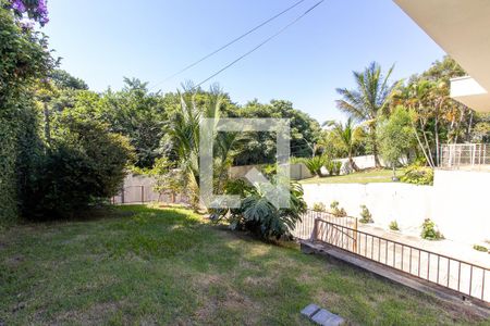 Casa à venda com 256m², 4 quartos e 18 vagas Casa à venda com 256m², 4 quartos e 18 vagasÁrea comum