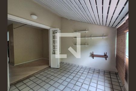 Casa de condomínio à venda com 150m², 3 quartos e 2 vagas Casa de condomínio à venda com 150m², 3 quartos e 2 vagasVaranda