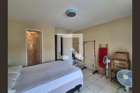 Casa de condomínio à venda com 150m², 3 quartos e 2 vagas Casa de condomínio à venda com 150m², 3 quartos e 2 vagasSuite