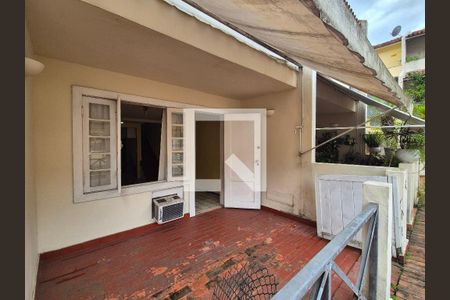 Casa de condomínio à venda com 150m², 3 quartos e 2 vagas Casa de condomínio à venda com 150m², 3 quartos e 2 vagasVaranda da sala