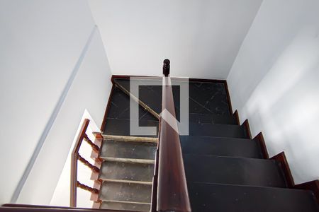 Casa à venda com 300m², 3 quartos e 4 vagas Casa à venda com 300m², 3 quartos e 4 vagasescada