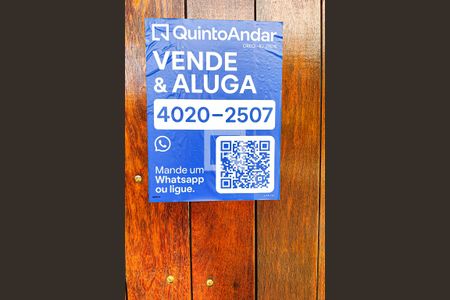 Casa à venda com 300m², 3 quartos e 4 vagas Casa à venda com 300m², 3 quartos e 4 vagasPlaquinha IUXA-143