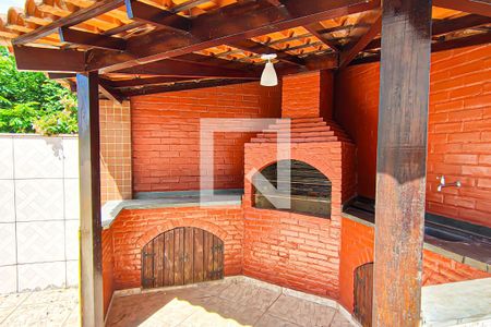 Casa à venda com 300m², 3 quartos e 4 vagas Casa à venda com 300m², 3 quartos e 4 vagaschurrasqueira