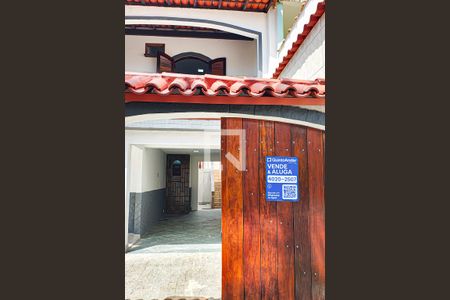 Casa à venda com 300m², 3 quartos e 4 vagas Casa à venda com 300m², 3 quartos e 4 vagasPlaquinha IUXA-143