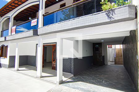 Casa à venda com 300m², 3 quartos e 4 vagas Casa à venda com 300m², 3 quartos e 4 vagasfrente da casa - garagem