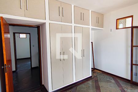 Casa à venda com 300m², 3 quartos e 4 vagas Casa à venda com 300m², 3 quartos e 4 vagasquarto 3 suite