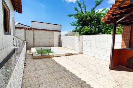 Casa à venda com 300m², 3 quartos e 4 vagas Casa à venda com 300m², 3 quartos e 4 vagaspiscina