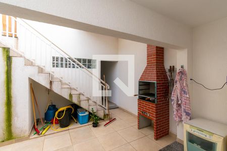 Casa à venda com 200m², 3 quartos e 6 vagas Casa à venda com 200m², 3 quartos e 6 vagasQuintal / Churrasqueira