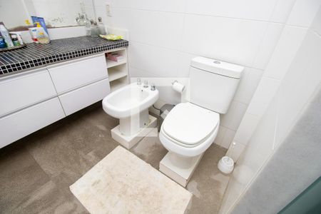 Casa de condomínio à venda com 500m², 4 quartos e 3 vagas Casa de condomínio à venda com 500m², 4 quartos e 3 vagasBanheiro quarto 2