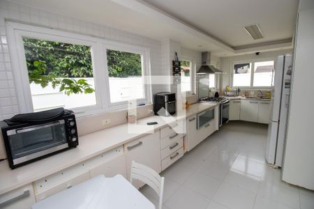 Casa de condomínio à venda com 500m², 4 quartos e 3 vagas Casa de condomínio à venda com 500m², 4 quartos e 3 vagasCozinha