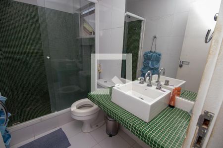 Casa de condomínio à venda com 500m², 4 quartos e 3 vagas Casa de condomínio à venda com 500m², 4 quartos e 3 vagasBanheiro quarto 3