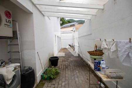 Casa de condomínio à venda com 500m², 4 quartos e 3 vagas Casa de condomínio à venda com 500m², 4 quartos e 3 vagasÁrea de Serviço