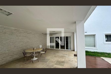 Casa de condomínio à venda com 500m², 4 quartos e 3 vagas Casa de condomínio à venda com 500m², 4 quartos e 3 vagasÁrea externa