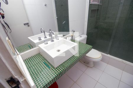 Casa de condomínio à venda com 500m², 4 quartos e 3 vagas Casa de condomínio à venda com 500m², 4 quartos e 3 vagasBanheiro quarto 4