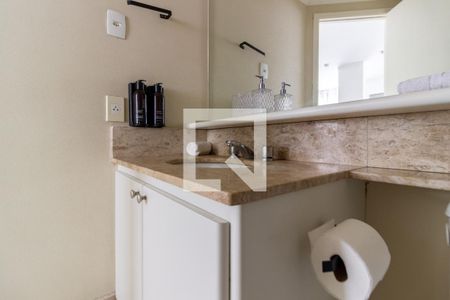 Banheiro de kitnet/studio para alugar com 1 quarto, 40m² em Cerqueira César, São Paulo