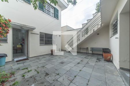 Casa à venda com 240m², 3 quartos e 3 vagas Casa à venda com 240m², 3 quartos e 3 vagasQuintal