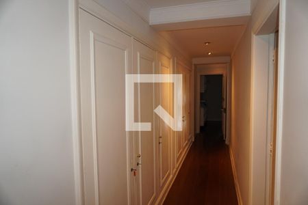 Apartamento à venda com 578m², 5 quartos e 2 vagasCorredor dos Quartos