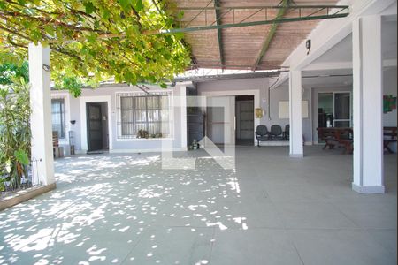 Casa para alugar com 400m², 4 quartos e 8 vagasFachada e Quintal