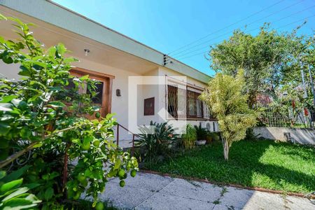 Casa à venda com 172m², 3 quartos e 3 vagas Casa à venda com 172m², 3 quartos e 3 vagasFachada