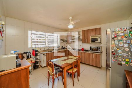 Casa à venda com 172m², 3 quartos e 3 vagas Casa à venda com 172m², 3 quartos e 3 vagasCozinha