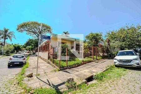 Casa à venda com 172m², 3 quartos e 3 vagas Casa à venda com 172m², 3 quartos e 3 vagasFachada
