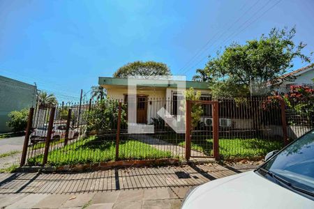 Casa à venda com 172m², 3 quartos e 3 vagas Casa à venda com 172m², 3 quartos e 3 vagasFachada