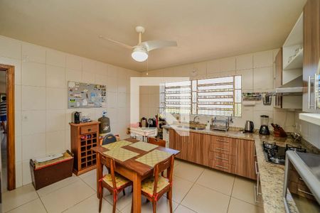 Casa à venda com 172m², 3 quartos e 3 vagas Casa à venda com 172m², 3 quartos e 3 vagasCozinha