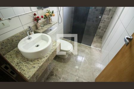 Casa à venda com 250m², 5 quartos e 4 vagas Casa à venda com 250m², 5 quartos e 4 vagasBanheiro